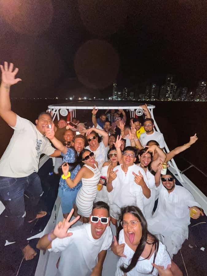 2-hour tour in Cartagena Sunset View in party boat - From Pegasos Pier to Sunset: How the 2-Hour Experience Flows