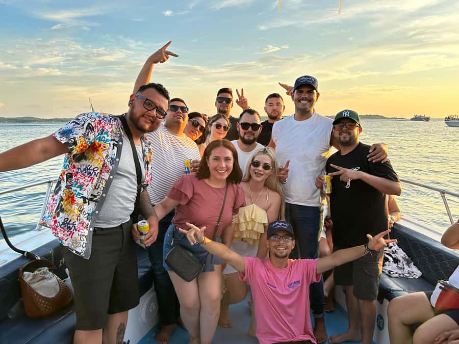 2-hour tour in Cartagena Sunset View in party boat - The Bay Cruise: Manga, Bocagrande, and Castillogrande From Water Level