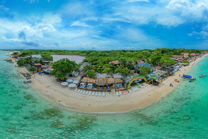 Baru and Playa Blanca Full Day - Vendors, flies, and keeping your calm on a public beach