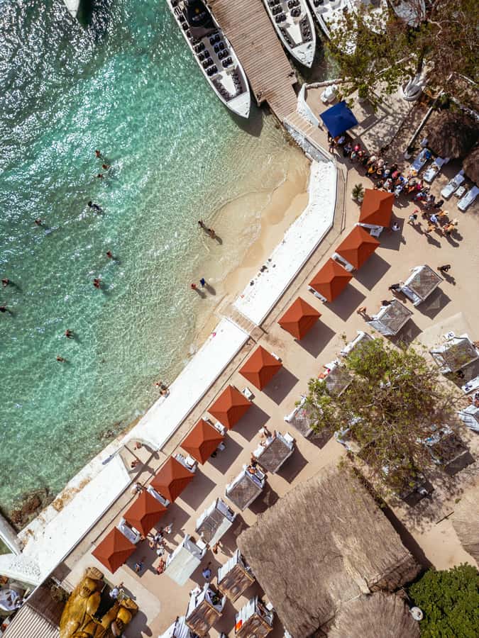 BORA BORA AREA CLUB - Staff attention: the difference between a beach day and a memorable one
