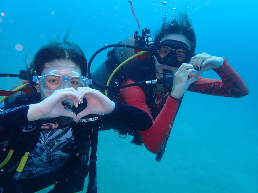 Cartagena: 2 Tanks Dive Plan For CERTIFIED DIVERS - Small-group guidance with English or Spanish support