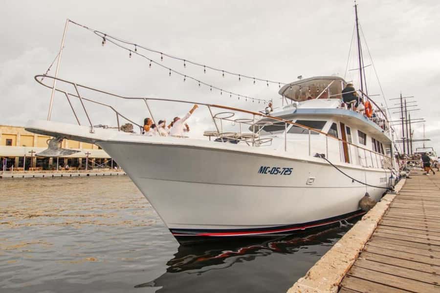 Cartagena: 4-course Culinary Experience aboard a catamaran - Cruising the Bay of Cartagena: the light show you can photograph