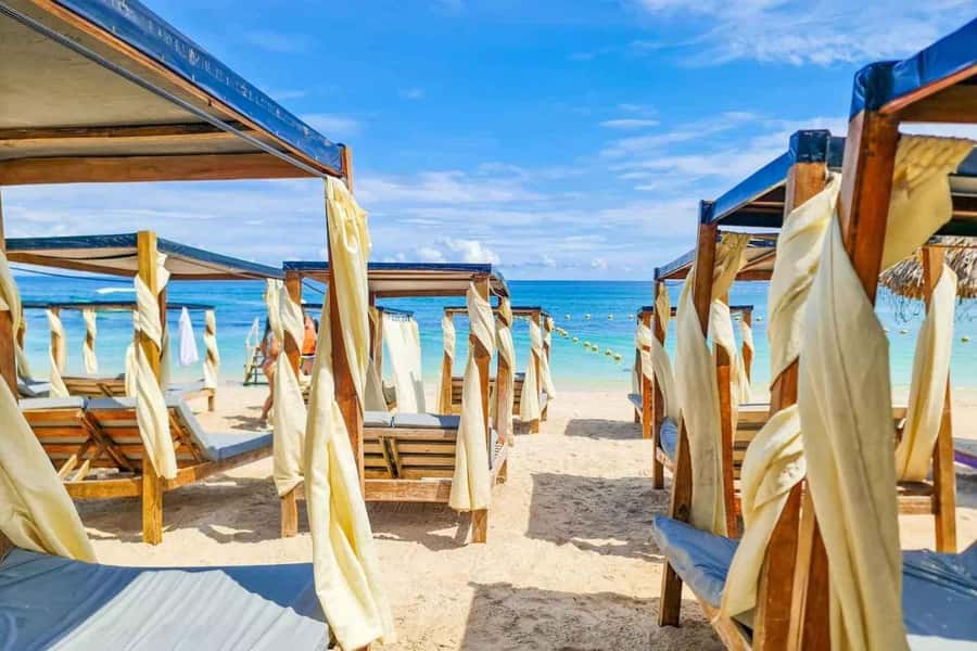 Cartagena: 5 Rosario Islands, Full party with drinks, Snorkeling and lunch - Why this Rosario Islands party cruise feels different from a standard day trip