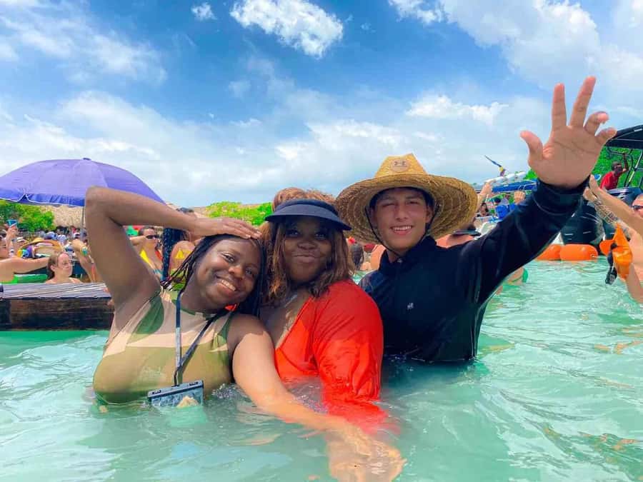 Cartagena: 5 Rosario Islands, Full party with drinks, Snorkeling and lunch - Getting picked up, how the timing works, and where you end