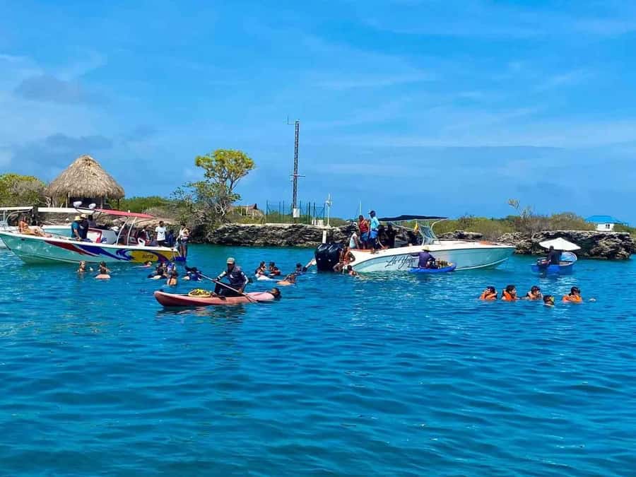 Cartagena: 5 Rosario Islands, Full party with drinks, Snorkeling and lunch - First stop: Fort San Fernando de Bocahica and quick coastal views