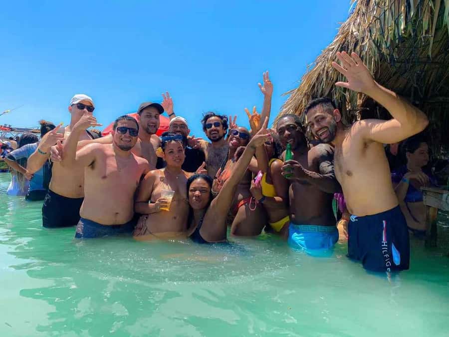Cartagena: 5 Rosario Islands, Full party with drinks, Snorkeling and lunch - Isla Cholón: the rumba-by-the-water party stop (and the seafood cocktail)