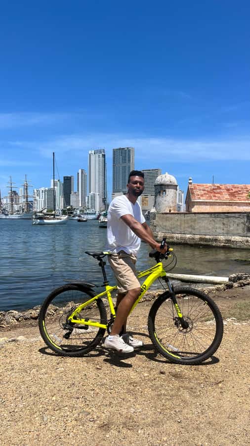 CARTAGENA: BIKE RIDE WITH LUNCH AT BOURDAIN'S FAVORITE SPOT - Price and value: why $67 can actually make sense