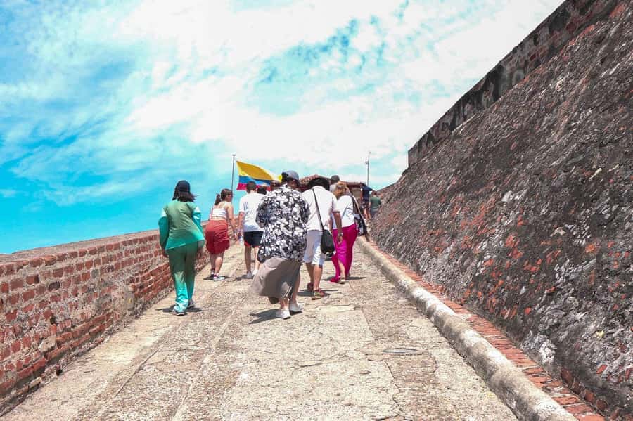 Cartagena: BILINGUAL CITY TOUR San Felipe Castle & Old city - Who should book this Cartagena tour (and who should skip it)