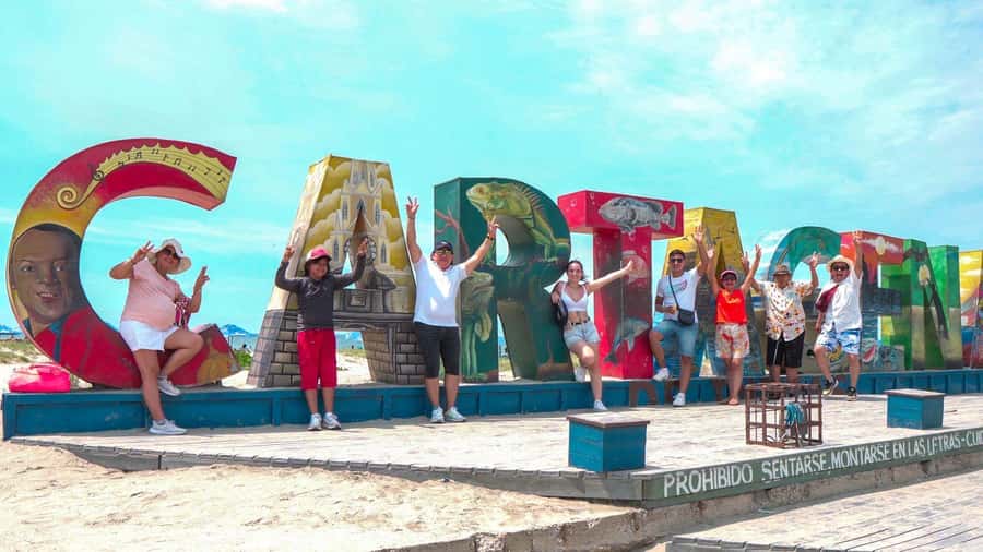 Cartagena: BILINGUAL CITY TOUR San Felipe Castle & Old city - The Chiva bus route: India Catalina, shoe statue stops, and bay views