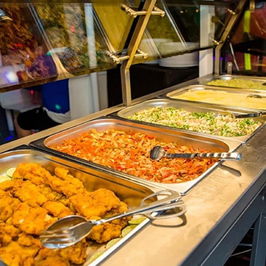 Cartagena: Buffet & party night,cocktails sailing in the bay - Key things that make this cruise worth your attention