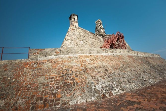 Cartagena City Tour & Convento de la Popa (AM) - Las Bóvedas: dungeons turned craft shopping