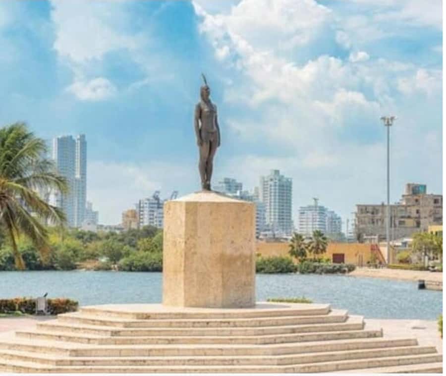 Cartagena: CITY TOUR IN ENGLISH, Old city, Monuments, Castle - The drive that builds momentum: Malecón and Bahía de Manga