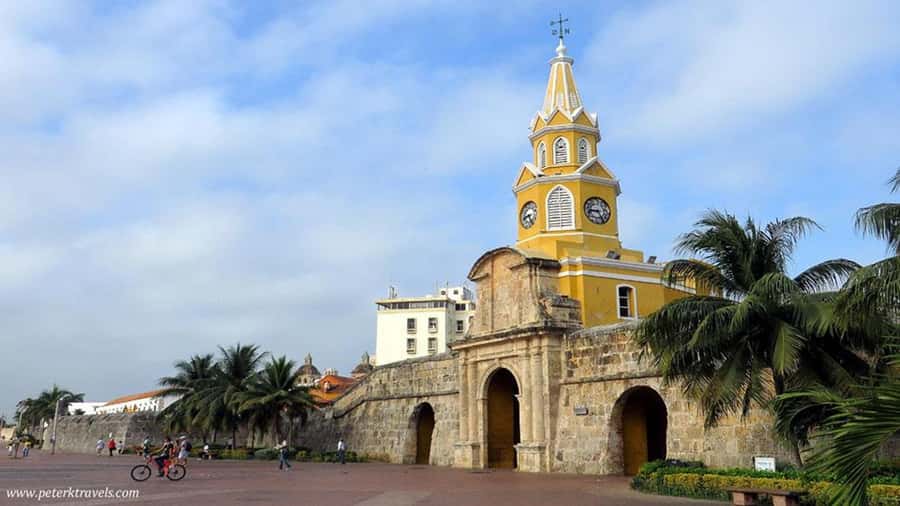 Cartagena: CITY TOUR OVERVIEW of the city Boots castle chiva - Bocagrande, Laguito, and Castillo Grande: why the “modern” part matters