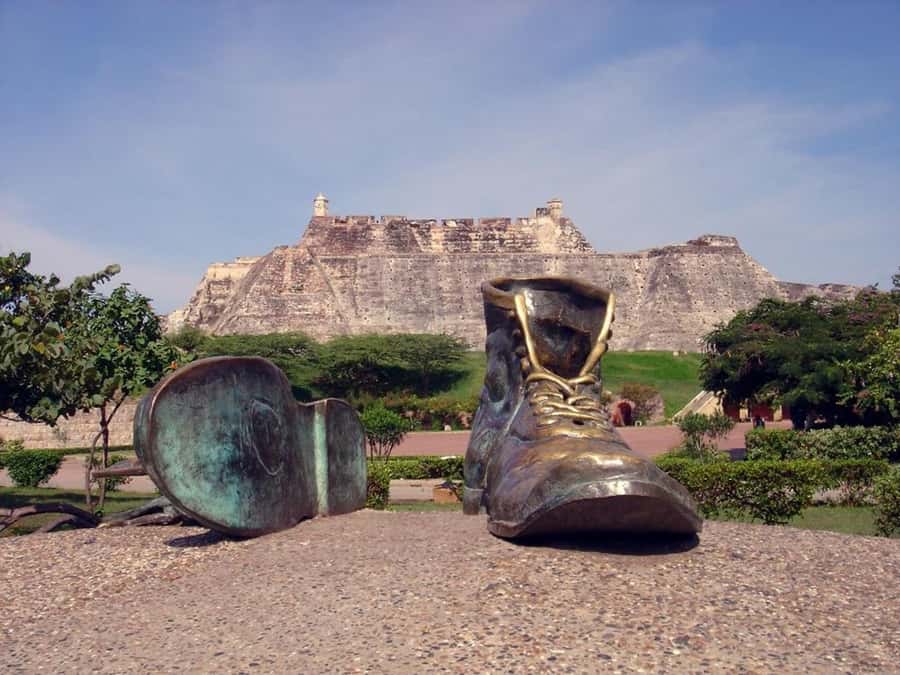 Cartagena: CITY TOUR OVERVIEW of the city Boots castle chiva - What it costs and what you truly get for $11