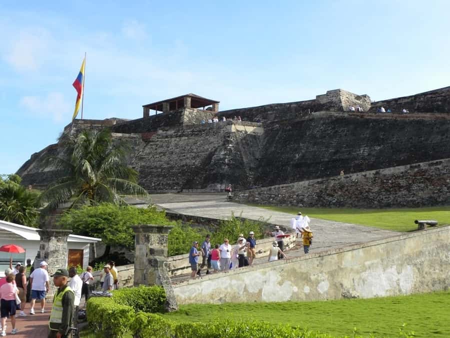 Cartagena: CITY TOUR OVERVIEW of the city Boots castle chiva - India Catalina and Zapatos Viejos: the fastest way to get your bearings