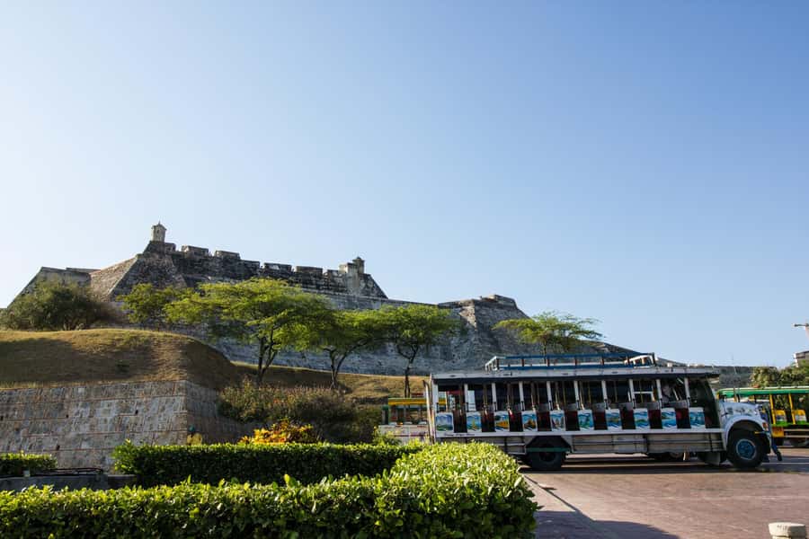 Cartagena City Tour with San Felipe Castle & Old Town Walk - San Felipe Castle: Fortifications, Tunnels, and Why This Bay Mattered
