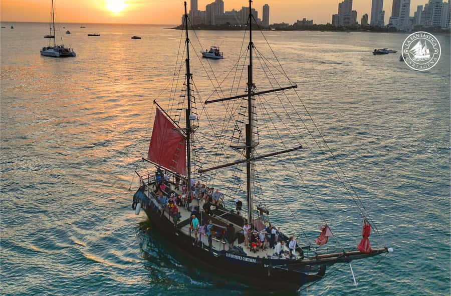 Cartagena, CO: Sunset Skyline Pirate Boat Tour with Drinks - Key things that make this cruise worth your time