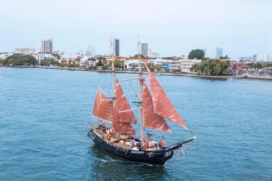 Cartagena, CO: Sunset Skyline Pirate Boat Tour with Drinks - Who this Cartagena pirate sunset tour is best for