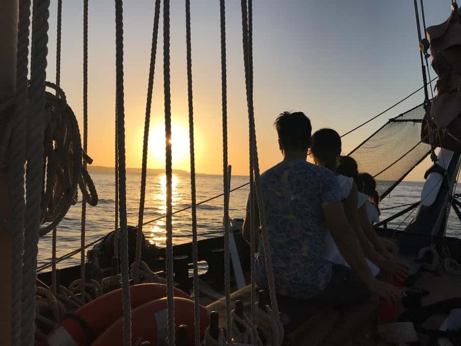Cartagena, CO: Sunset Skyline Pirate Boat Tour with Drinks - Pegasus Pier to a 5:00 pm Departure: timing, meeting point, and what to bring
