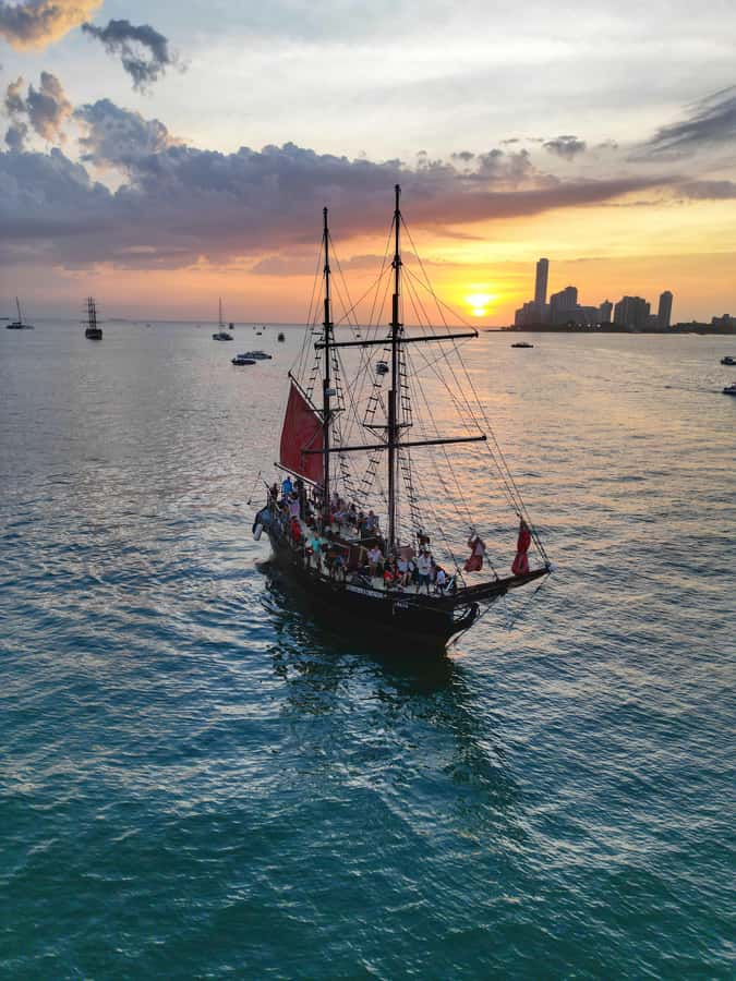 Cartagena, CO: Sunset Skyline Pirate Boat Tour with Drinks - Pirate theatrics and the cannon moment: what to watch for