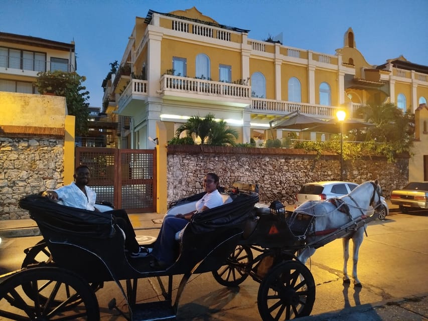 Cartagena: COLLONIAL HORSE DRAWN CARRIAGE by THE OLD CITY - Parque de Bolívar and Cartagena Cathedral: where the tour slows just enough