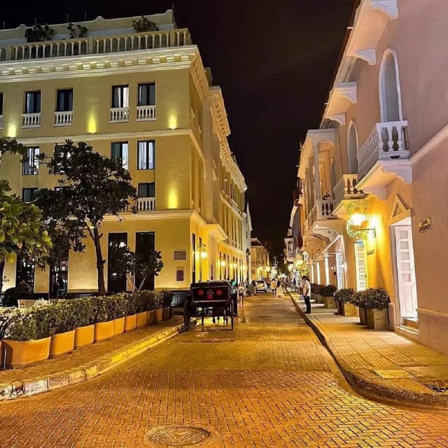 Cartagena: COLLONIAL HORSE DRAWN CARRIAGE by THE OLD CITY - Price and duration: what $29 per group really buys you