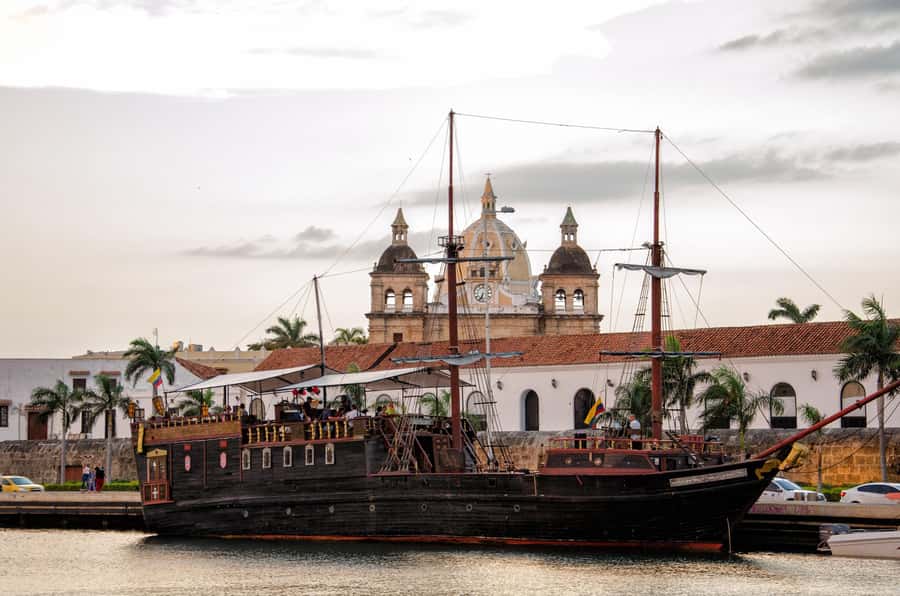 Cartagena: Complete Tour "San Felipe Castle, Popa and Getsemaní". - Price value: what $55 buys you in real terms