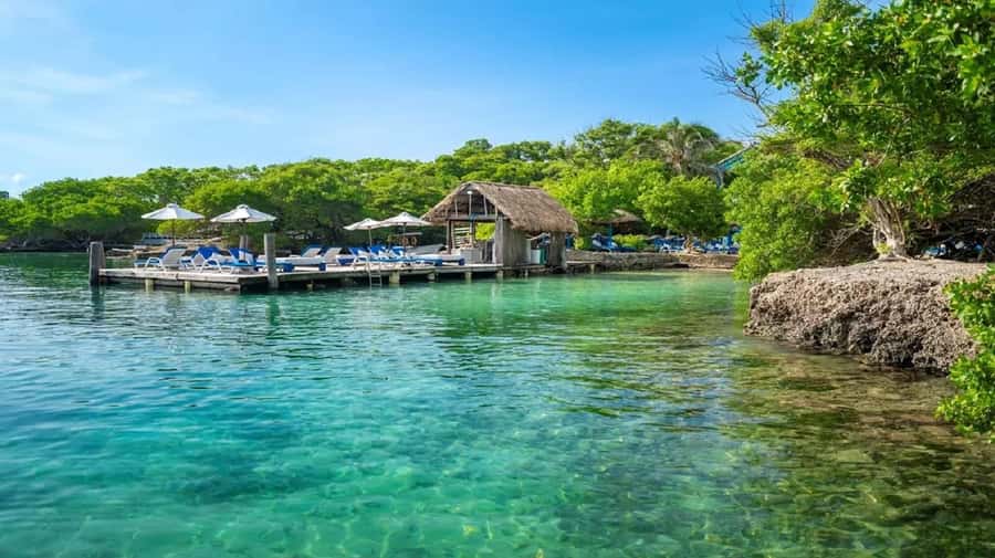 Cartagena: Coralina Island Day Trip with Lunch - Isleño, Deluxe, VIP: choosing the right day-pass vibe