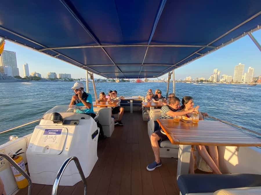 Cartagena: Cruise by the Bay with Dinner and Wine - FAQ
