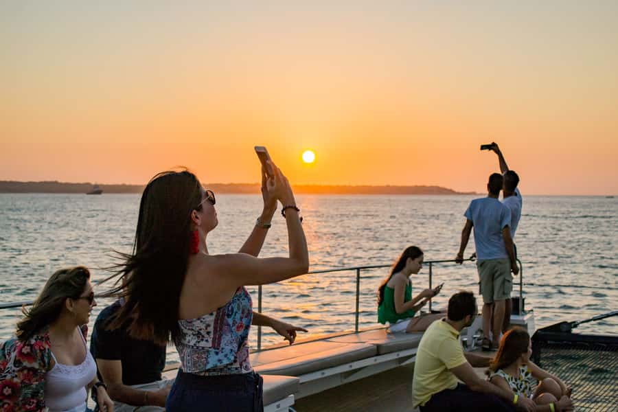 Cartagena de Indias: 2-Hour Sunset Cruise - Getting on board fast: Muelle de la Bodeguita and Door #1