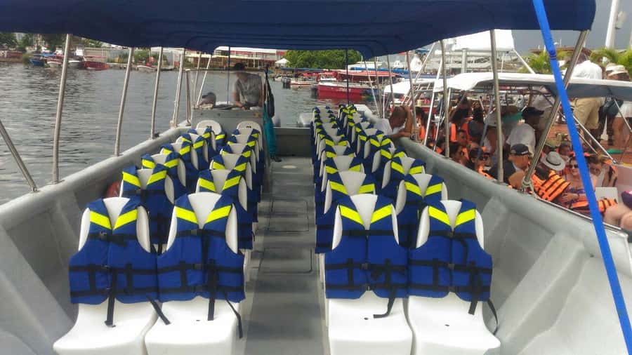 Cartagena de Indias: Pasadia 5 Islas del rosario and Baru boat trip - Cholón Island: clear water, free time, and the sales test