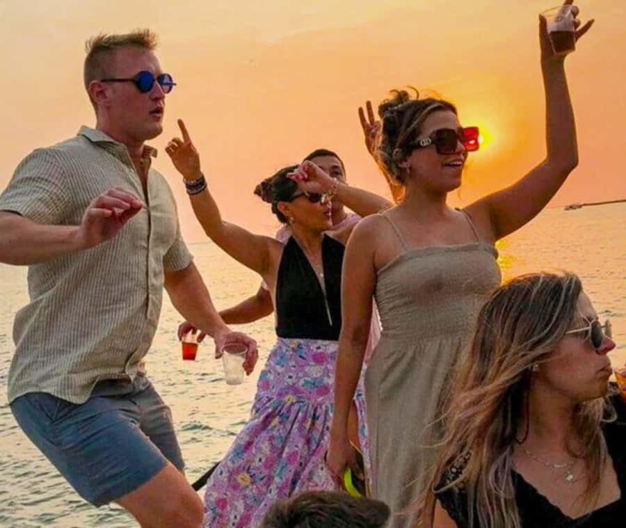 Cartagena de Indias: Sunset Cruise Open Bar with Dance Show - The open bar: what’s included, what to watch for
