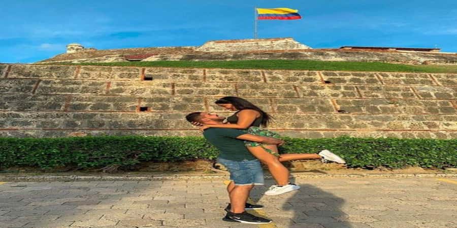 Cartagena: Explore with a city tour aboard a typical "chiva". - Castillogrande Bay to the main viewpoints: fast wins for first-timers