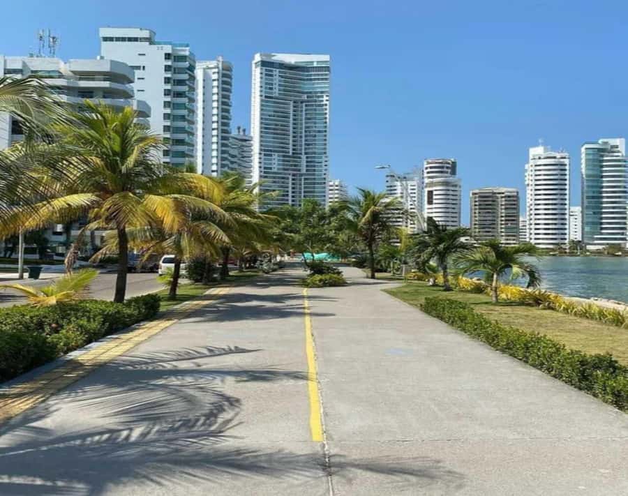 Cartagena: Explore with a city tour aboard a typical "chiva". - Las Botas Viejas and Old Shoes: quick stops with character