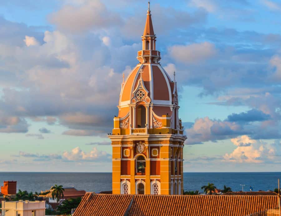 Cartagena: Explore with a city tour aboard a typical "chiva". - Price and logistics: $31 for 4 hours, with meeting-point pickups