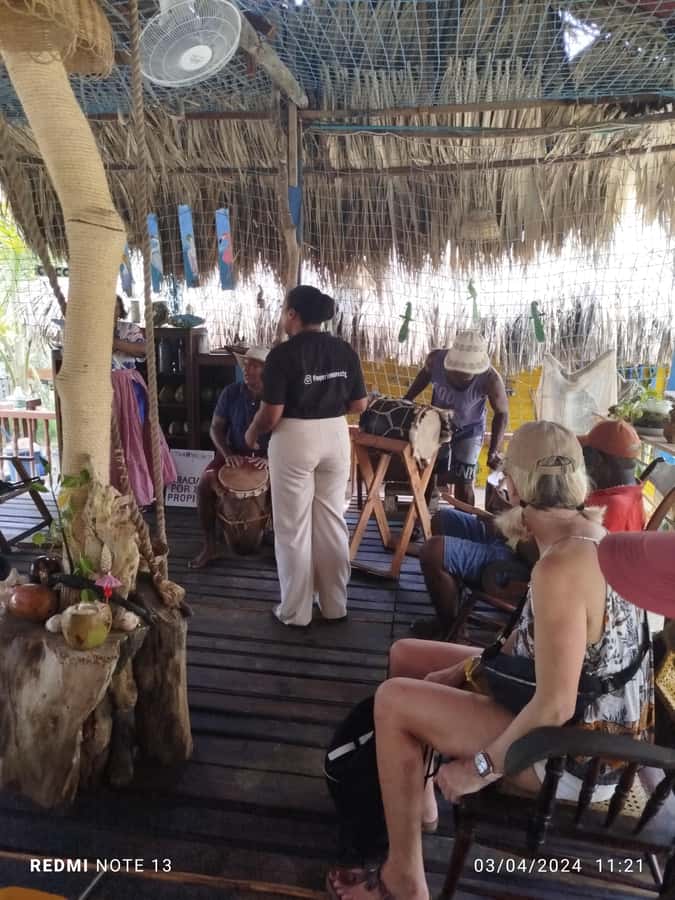 Cartagena: FISHERMEN'S ISLAND IN THE MANGROVES by canoe - Canoe time in La Boquilla: the quiet start that surprises you