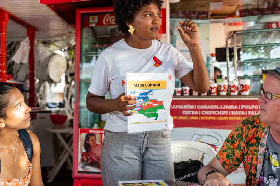 Cartagena: Guided Street Food Tour with Tastings - Getsemaní walking stops: more street flavor and more Cartagena texture