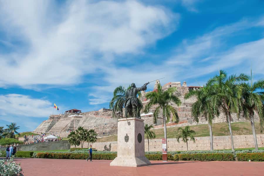 Cartagena: Guided Tour, with La Popa Convent, and San Felipe - Cartagena Bay drive, clock tower views, and the Old Shoes Monument stop