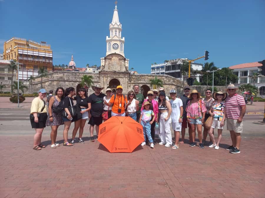Cartagena: Historic Center and Getsemaní Shared Walking Tour - Plaza Bolívar to Centennial Park: independence vibes and animal moments