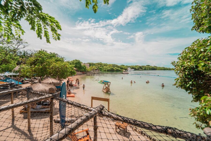 Cartagena: Islabela Islands Boat Trip with Lunch & Cocktail - Sustainability and community support: what it means in real life