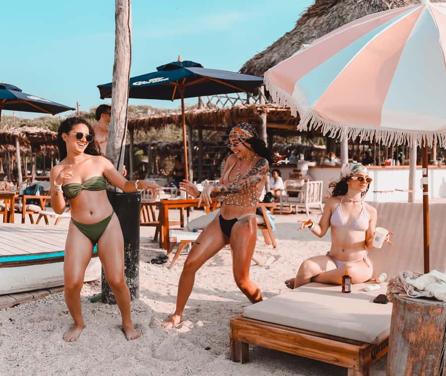 Cartagena: La Punta Beach Club Day Pass (Lunch included) - Price and practical logistics: what you get, what costs extra
