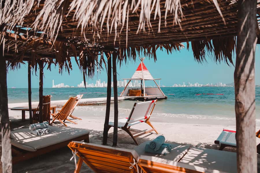 Cartagena: La Punta Beach Club Day Pass (Lunch included) - Getting there: the 15-minute speedboat from Muelle de la Bodeguita