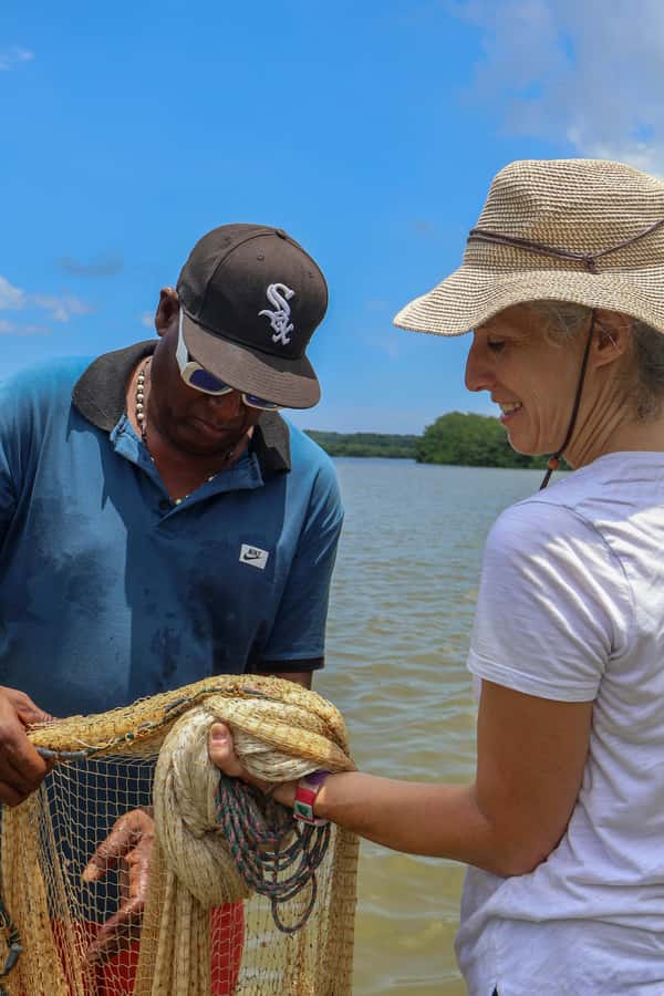 Cartagena: Mangrove Eco Tour & Fishing with Transportation - The island stop and the fishing lesson: try it the sustainable way