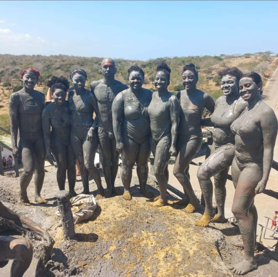 Cartagena: Mud Volcano Tour with Lunch, Pool, and Beach - Getting ready: what to wear and what to leave on the bus