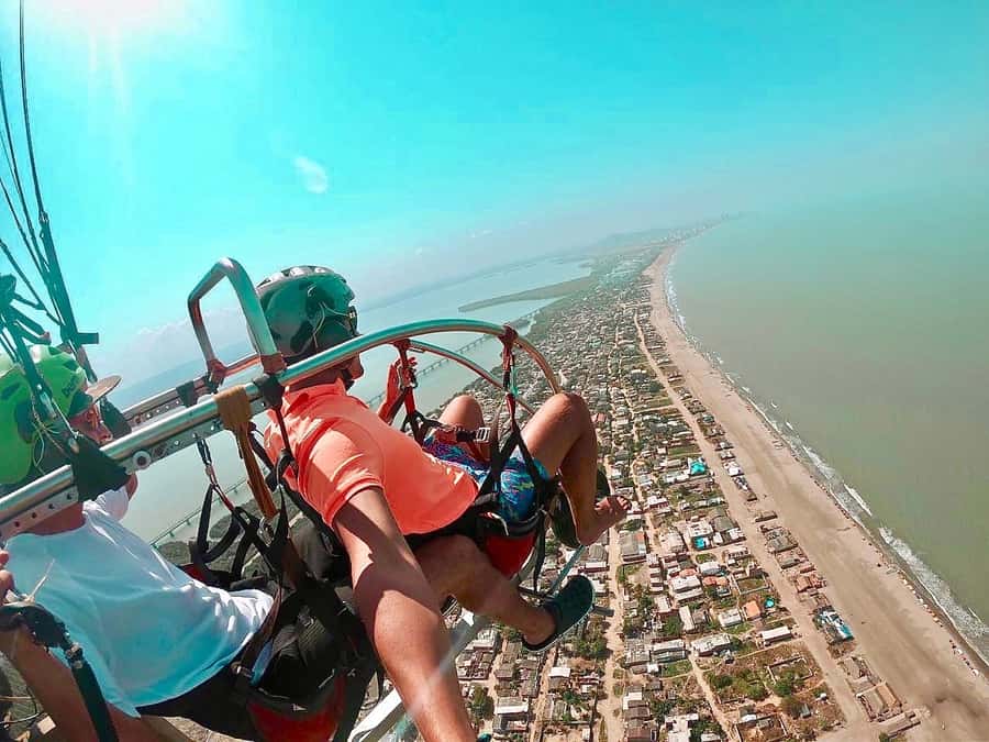 Cartagena: Paratriking Flight from the Beach - On the Beach: Waiting Time, Gear Handling, and Getting Ready