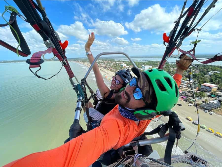 Cartagena: Paratriking Flight from the Beach - In the Air: Safety First, Then Pure Cartagena Views