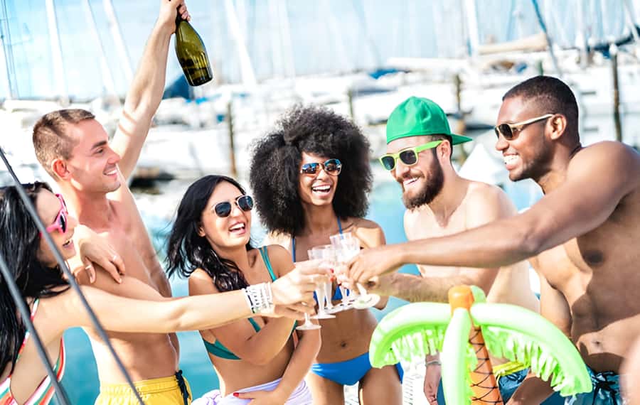 Cartagena: Party Boat to Cholon Beach with 2 Drinks & Lunch - Cartagena Setup: That 20-Minute Breather Matters