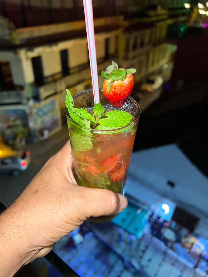 Cartagena: Party Bus Tour In Cartagena - Bocagrande shopping stop: quick errands, quick buys
