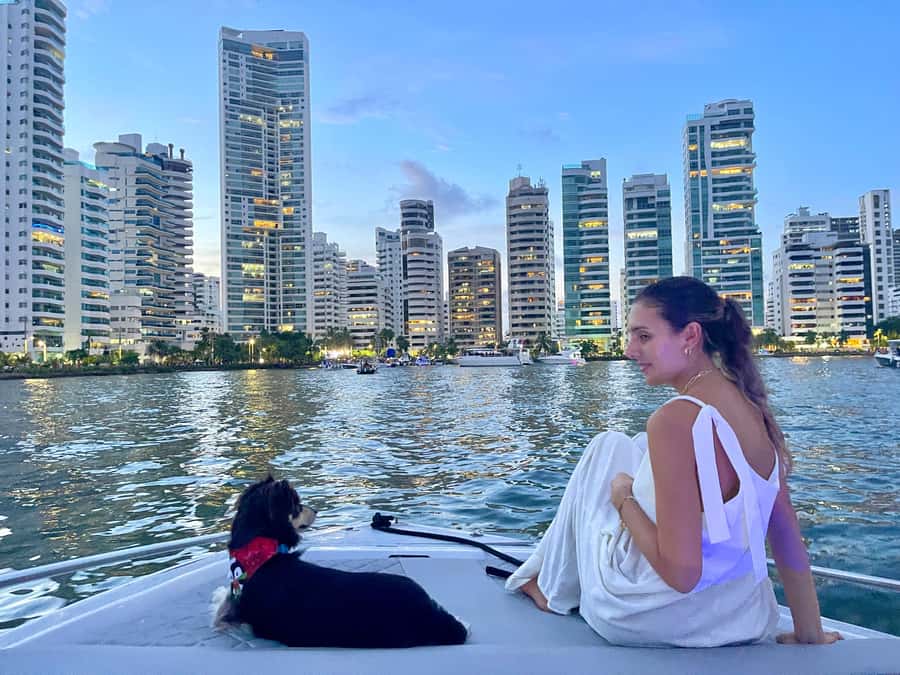 Cartagena: Private Sunset and Night Boat Tour - Stops and scenes from the bay: what you’ll see as you cruise