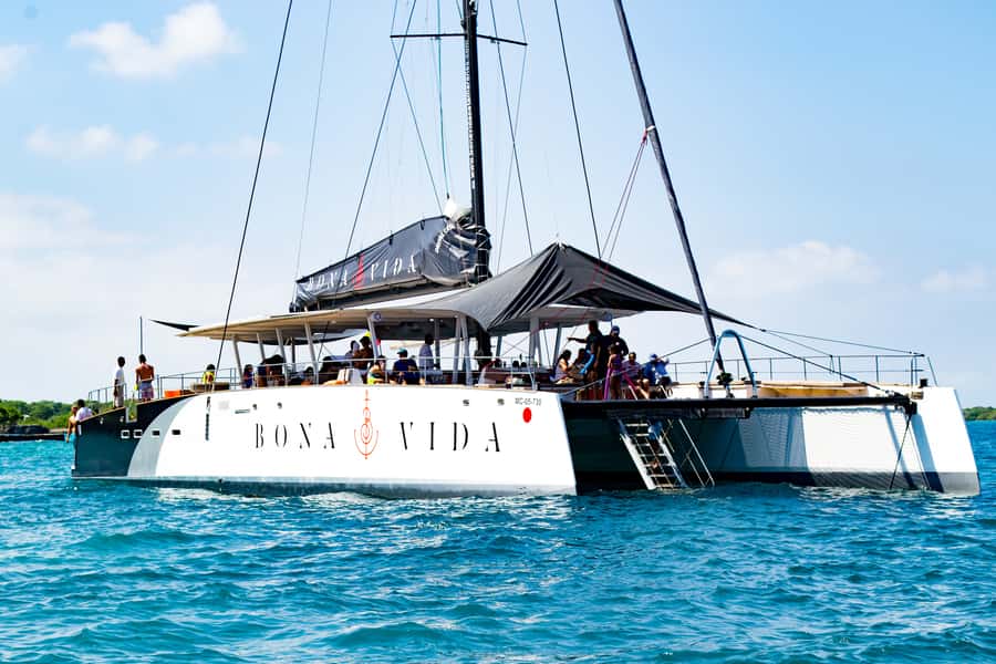 Cartagena: Rosario Islands Catamaran with Lunch and Snorkel - Catamaran comfort: seating, bathrooms, and a bar that doesn’t punish you
